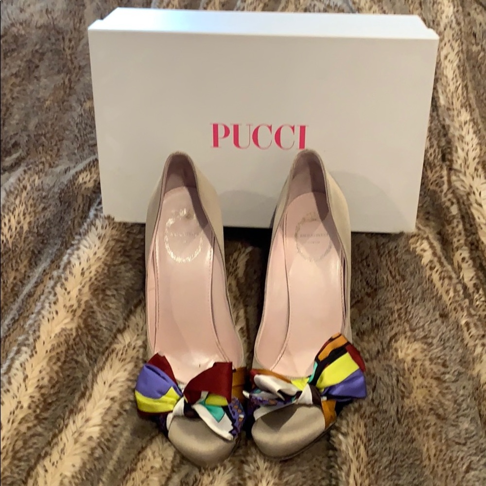 Emilio Pucci Tan Satin heels with bow